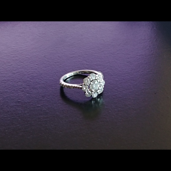 14k white gold round cluster- Engagement Ring - Picture 1 of 6